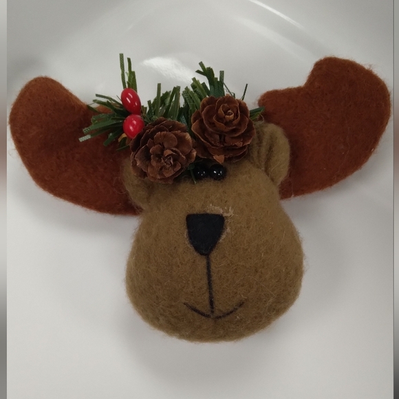 Jewelry - Brown Felt Reindeer Brooch